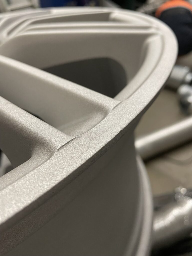 Jakie rodzaje usterek można napotkać przy regeneracji felg