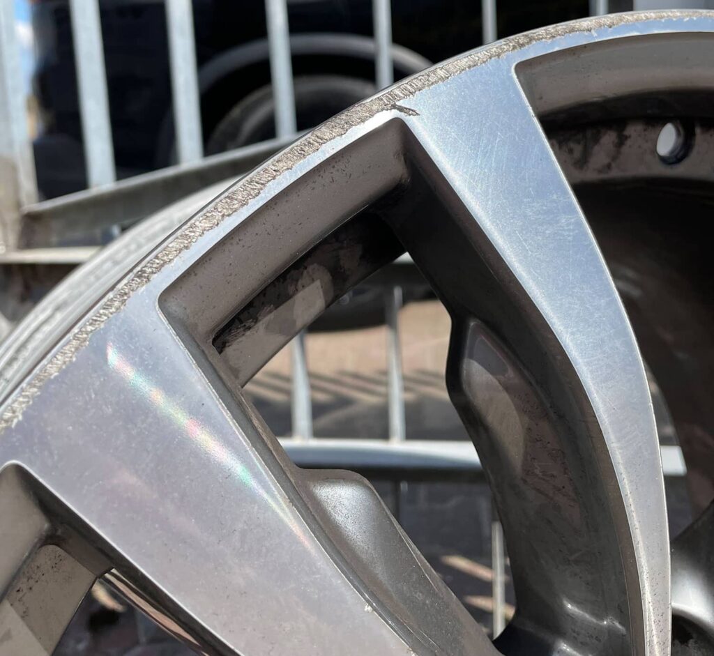 Proces malowania felg z toczeniem CNC frontów BMW X5 R20