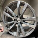 Proces malowania felg z toczeniem CNC frontów BMW X5 R20