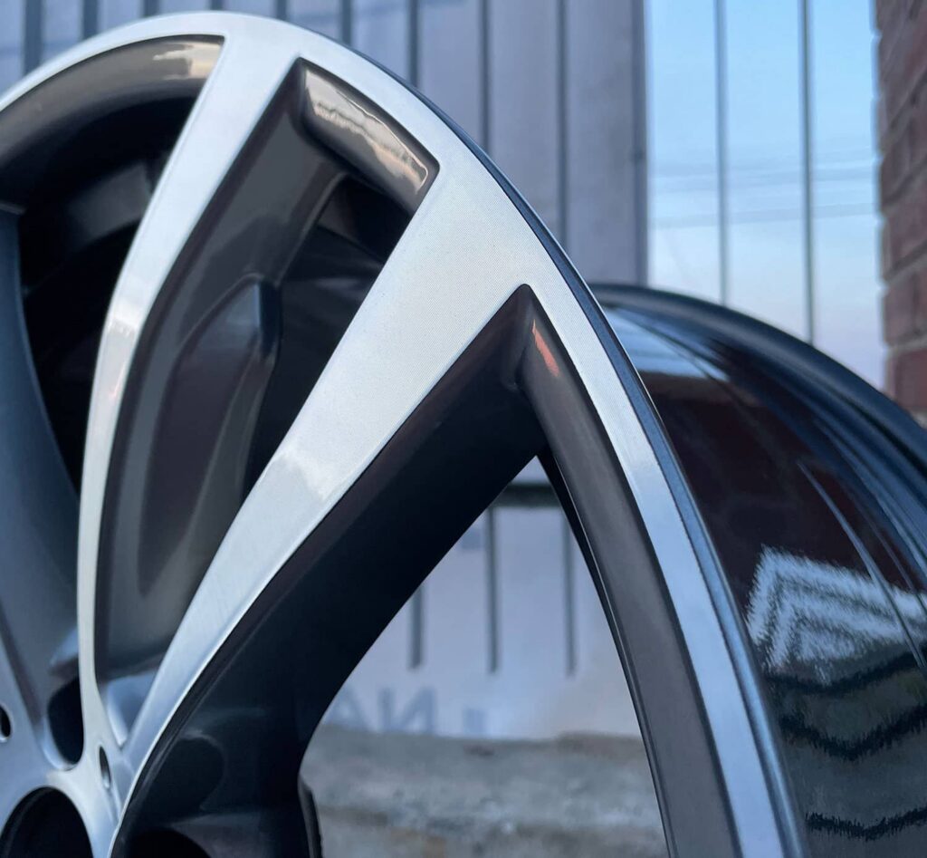 Proces malowania felg z toczeniem CNC frontów BMW X5 R20