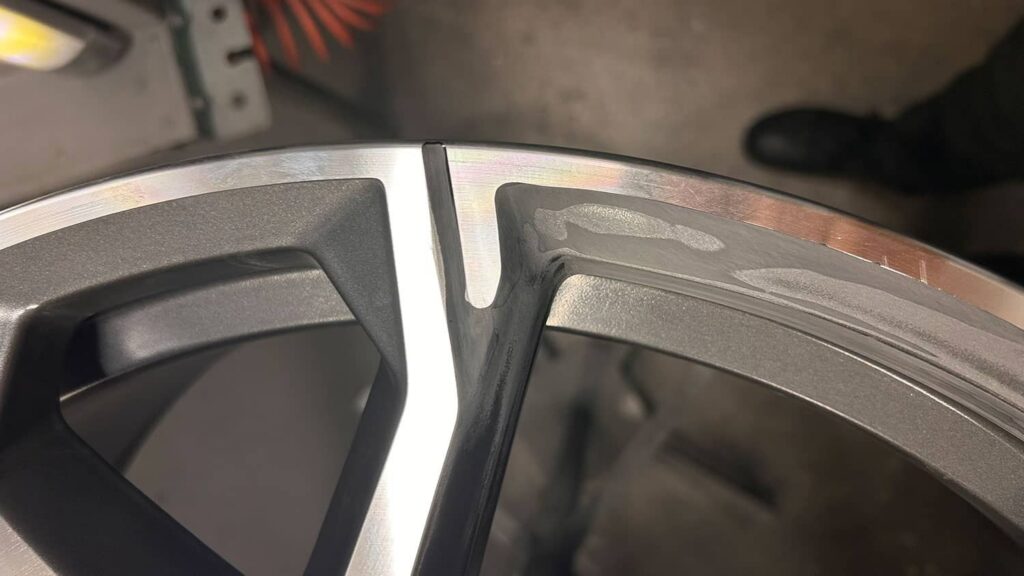 Profesjonalna renowacja felg aluminiowych BMW 741M