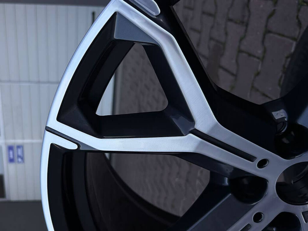 Profesjonalna renowacja felg aluminiowych BMW 741M