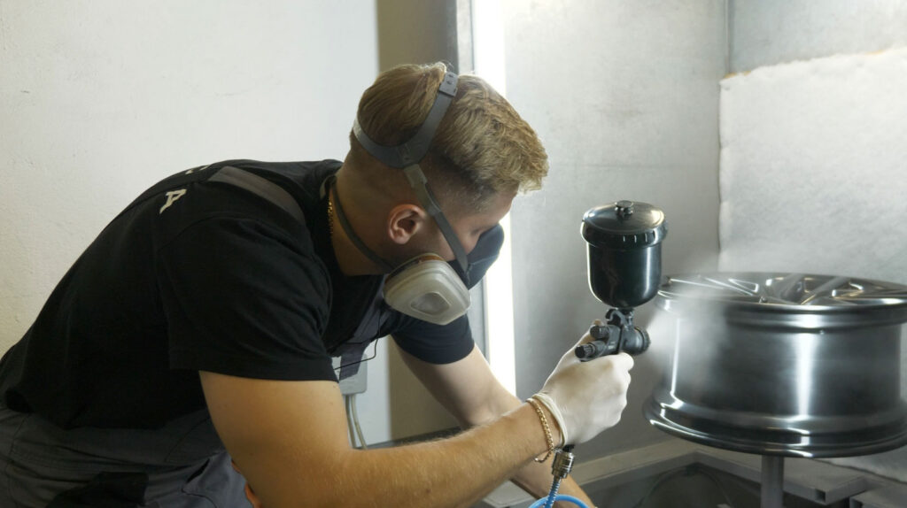 Porównanie malowania proszkowego felg i systemowej metody malowania