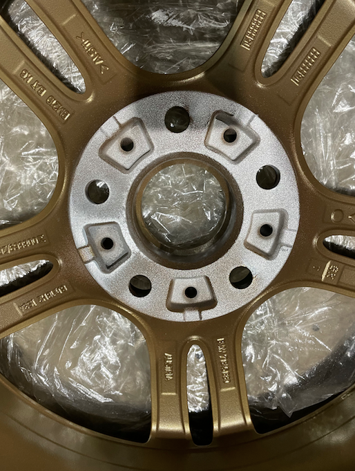 Jak powinna wyglądać płaszczyzna montażowa po renowacji felg?