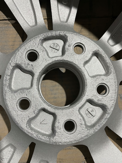 Jak powinna wyglądać płaszczyzna montażowa po renowacji felg?