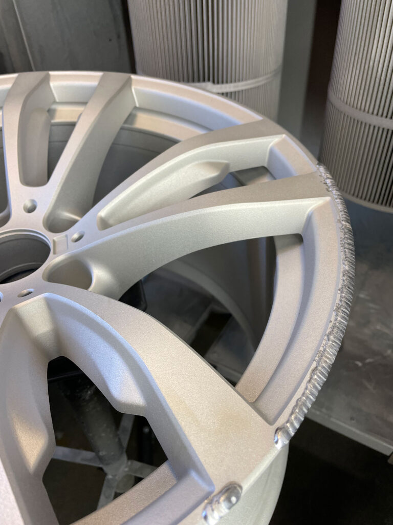 Proces malowania felg z toczeniem CNC frontów BMW X5 R20