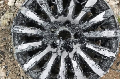 Chemiczne usuwanie lakieru z felg