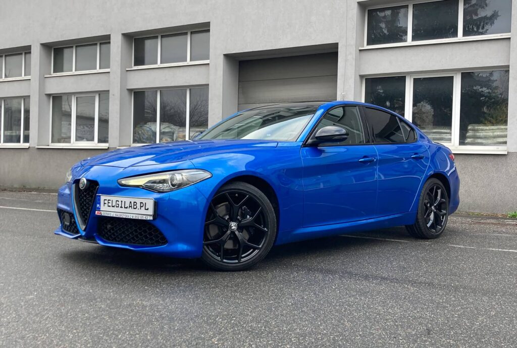 Alfa_Romeo_Giulia_felgi_R_19_kolor_Czarny_połysk