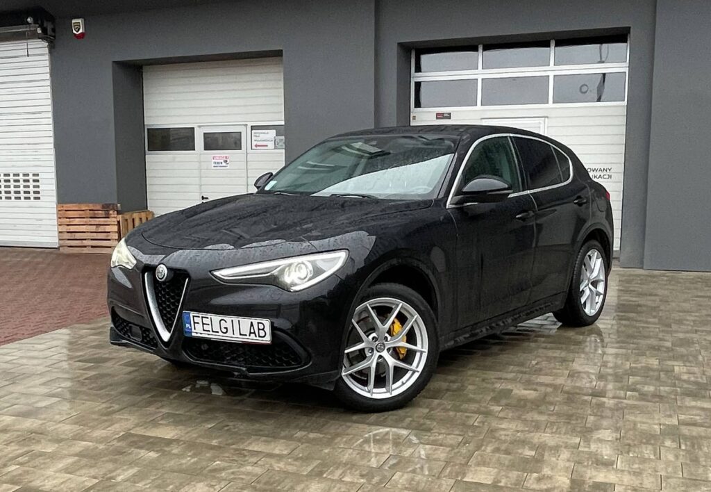 Alfa_Romeo_Stelvio_felgi_R20_kolor_Tiger_411M