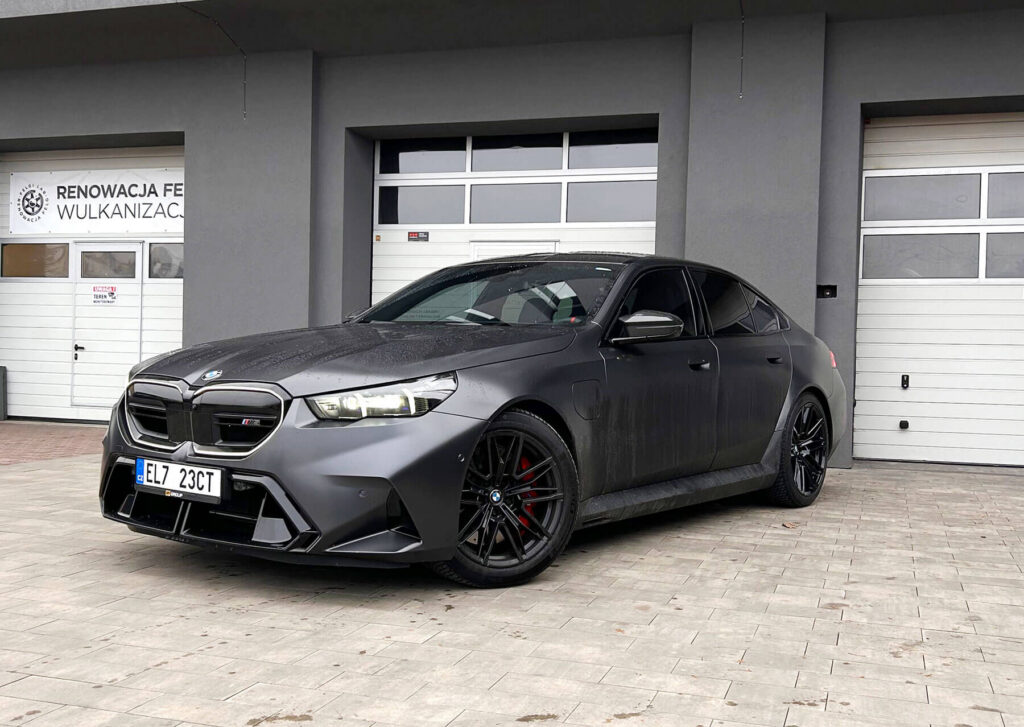 BMW_Seria_M5_(G90)_Felgi_R21_Czarny_połysk