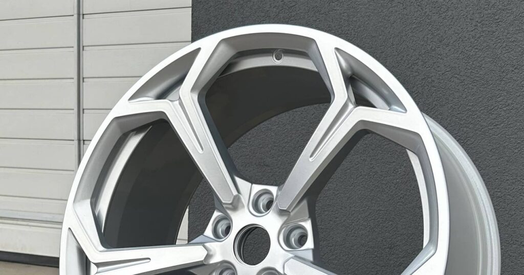 Felgi-R23-Lamborghini-Urus-kolor-L8Z8