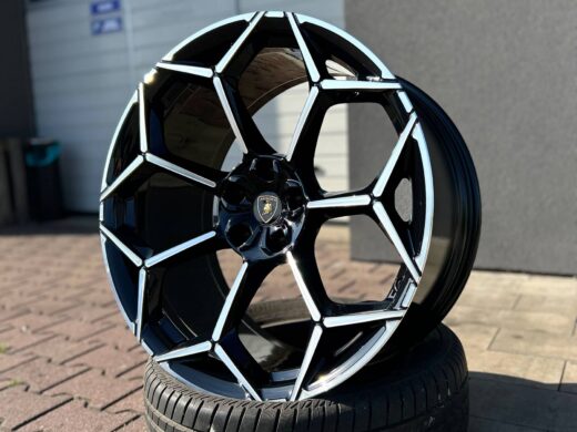 Felgi_R23_Lamborghini_Urus_kolor_Czarny_Połysk_+_CNC