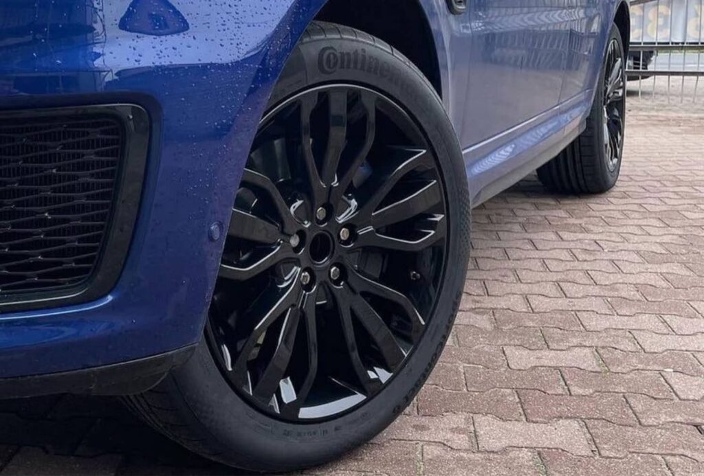 Land-Rover-Range-Rover-felgi-R22-kolor-Czarny-połysk