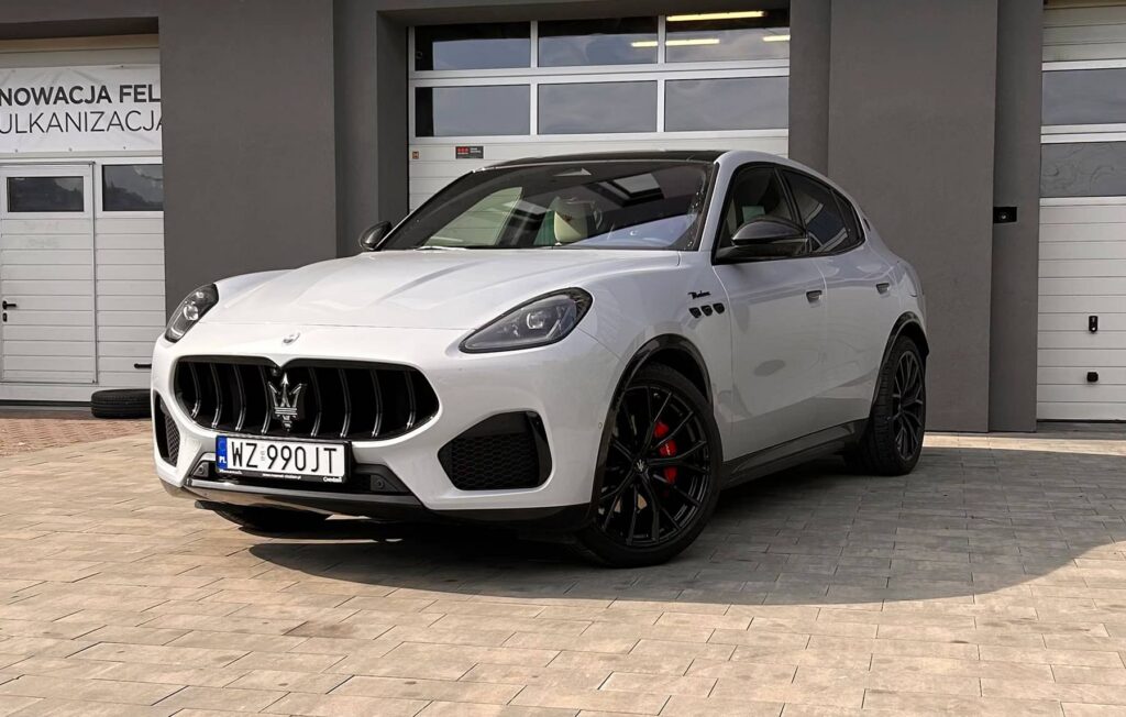 Maserati_Grecale_Felgi_R20_kolor_Czarny_połysk