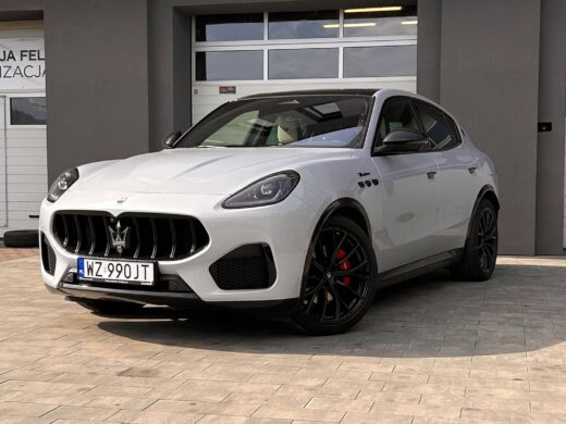 Maserati_Grecale_Felgi_R20_kolor_Czarny_połysk